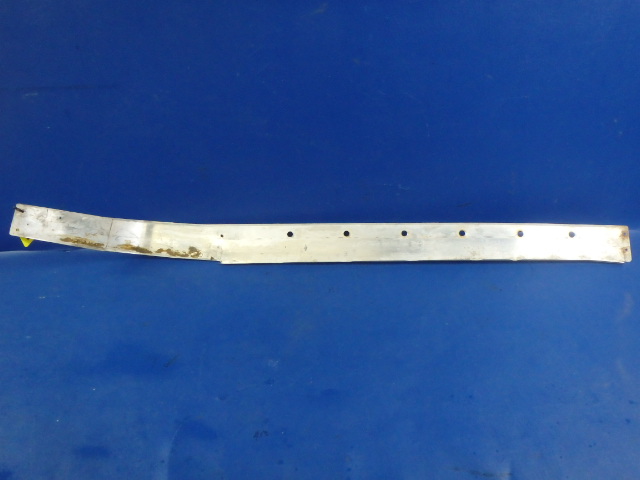 0426003-19 Cessna - FAIRING-WING RH (small crack see details)